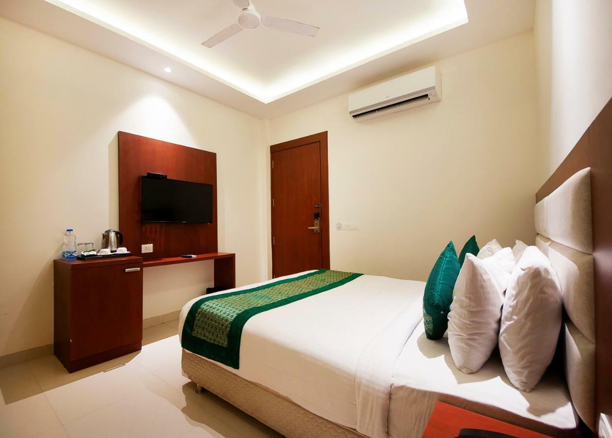 Hotel Z Suites- Delhi Igi Airport นิวเดลี ภายนอก รูปภาพ