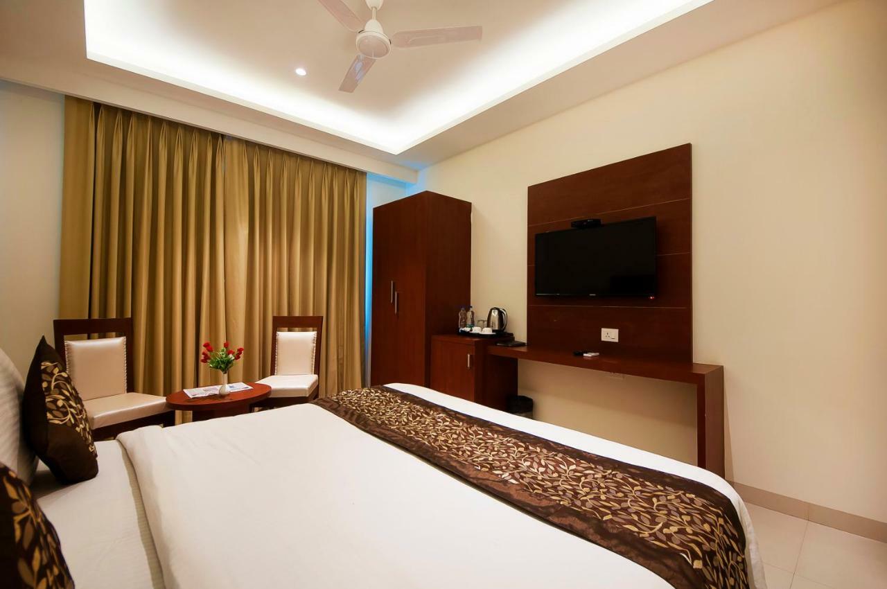 Hotel Z Suites- Delhi Igi Airport นิวเดลี ภายนอก รูปภาพ