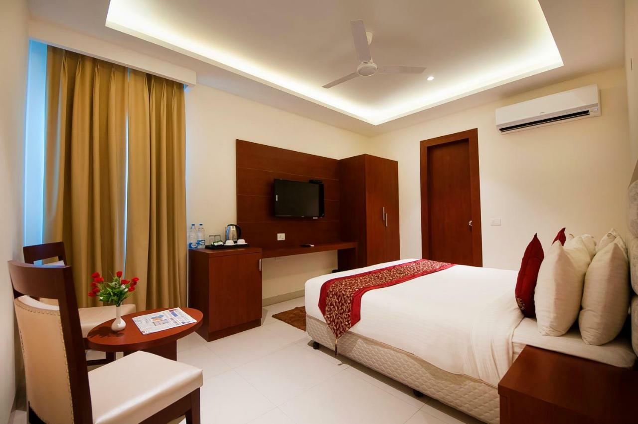 Hotel Z Suites- Delhi Igi Airport นิวเดลี ภายนอก รูปภาพ