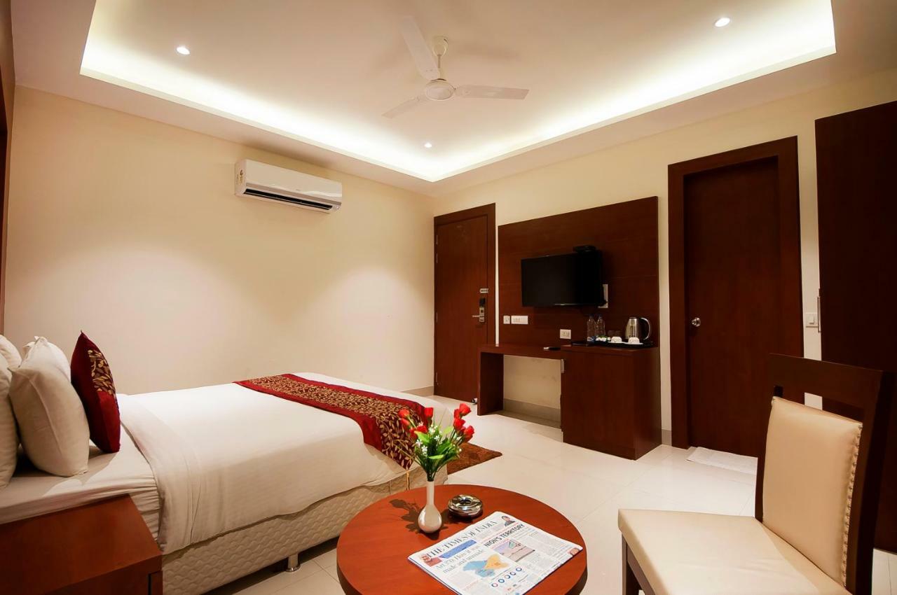 Hotel Z Suites- Delhi Igi Airport นิวเดลี ภายนอก รูปภาพ